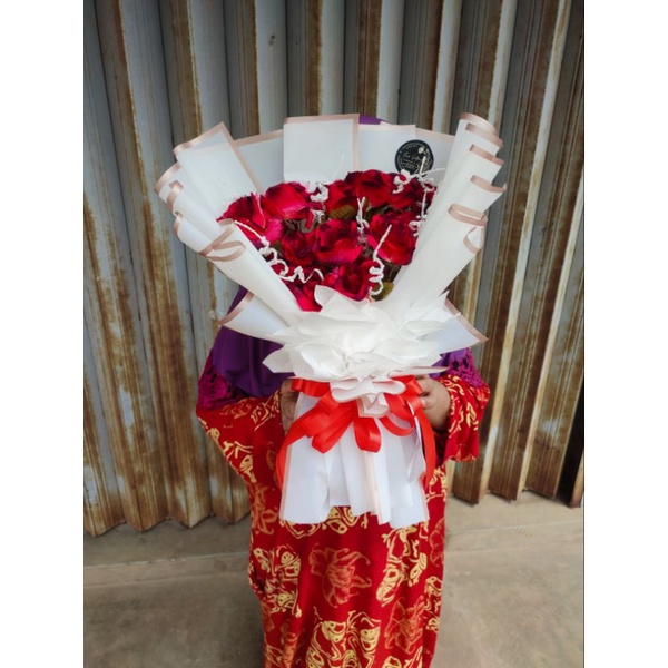 Buket bunga mawar artificial murah | buket wisuda | buket bunga plastik murah mawar merah buket mawa