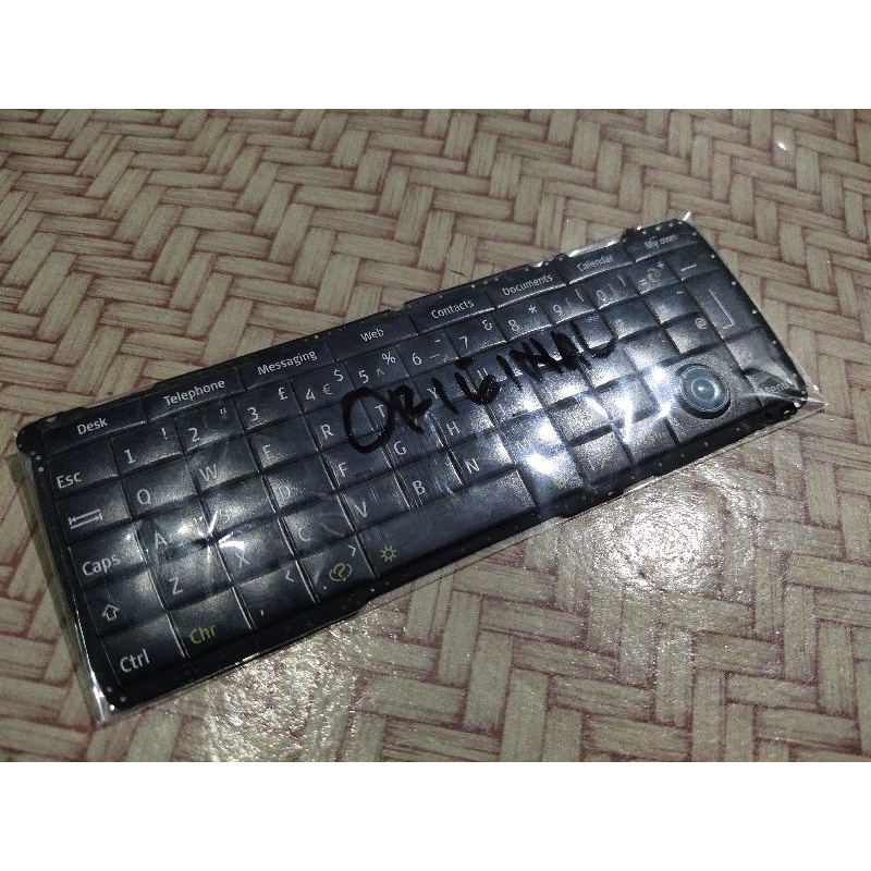 KEYPAD DALAM NOKIA 9500 COMMUNICATOR