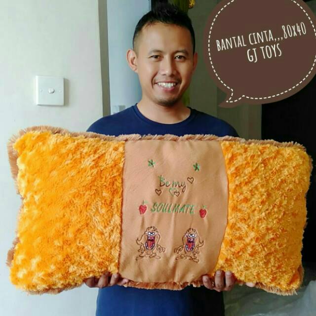 Bantal cinta karakter