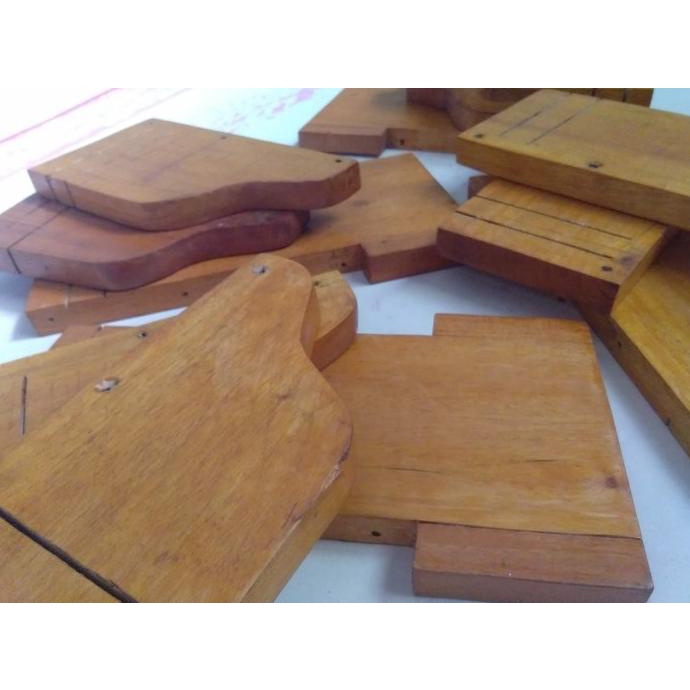 

Pisau Pemotong Sabun Mandi Batangan 1 Set Yaitu Talenan Dan Pisau