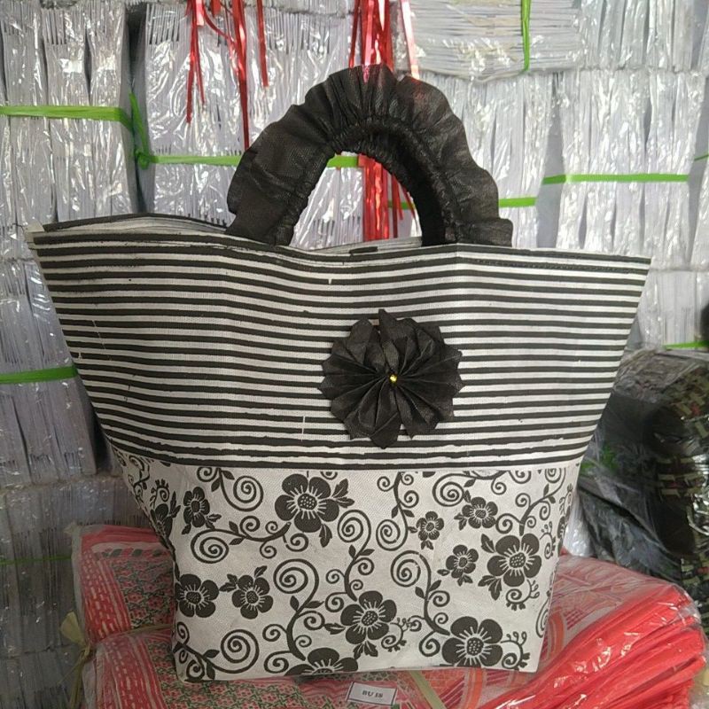 Tas hajatan/ spunbond tas box 22x22 tebal kaku