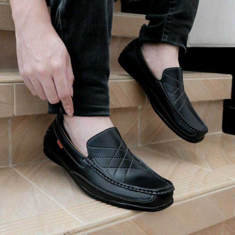 Sepatu Kerja Kulit Casual Simple Kuat dan Nyaman (Betrand 02)