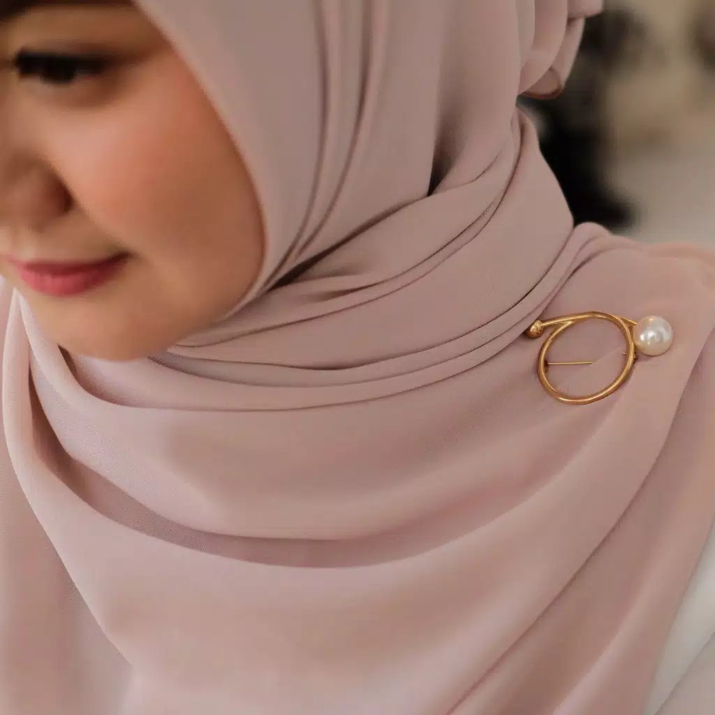 Brooch / bros cantik / bros jilbab / bros murah / bros murmer / bros love / bros geometri / Bros Mewah Bros Elegan Bros Hijab Bros Kebaya Bros Dada bros Tuspin Bros Pin Btrooch Korean Style Brooch AKsesories Jilbab Accessories BRS-B02 Bros Daily BZO-GOLD-CROSS ROUND