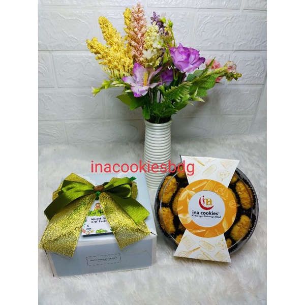 

HAMPERS LEBARAN INA COOKIES ISI 1 REGULER