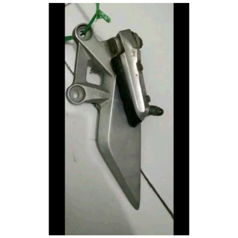 foot step depan R-kanan 2nd ori cb150r old k15