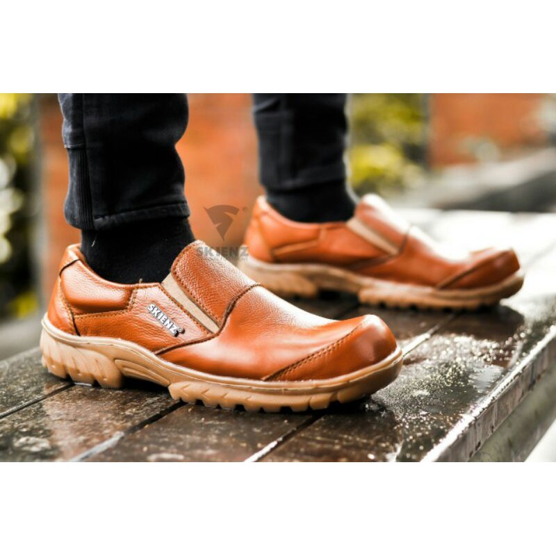 STUMPS X SKIENZ I sepatu casual safety slip on kulit sapi STONE