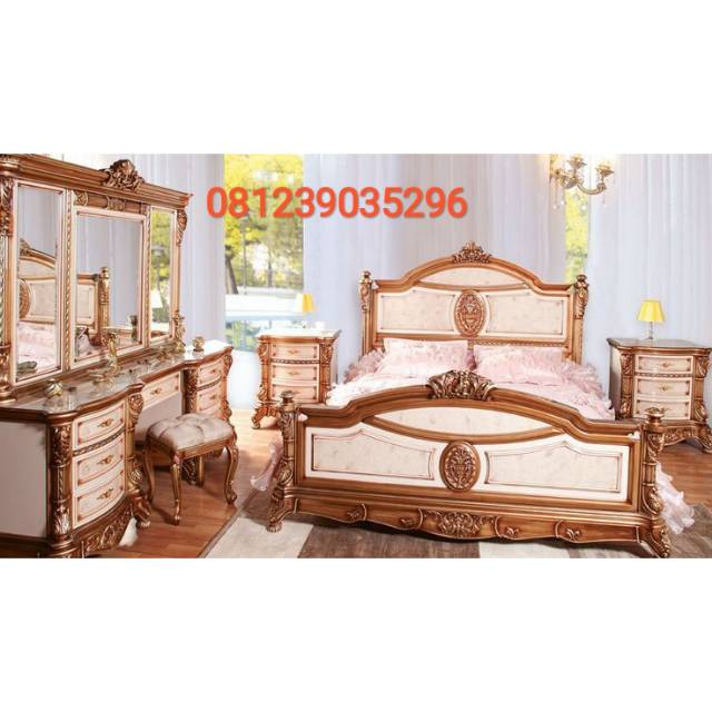 SET KAMAR TIDUR DIPAN UKIR MEWAH NAKAS 3 PLUS MEJA RIAS DAN DUDUKAN BUSA TEBAL KAYU JATI