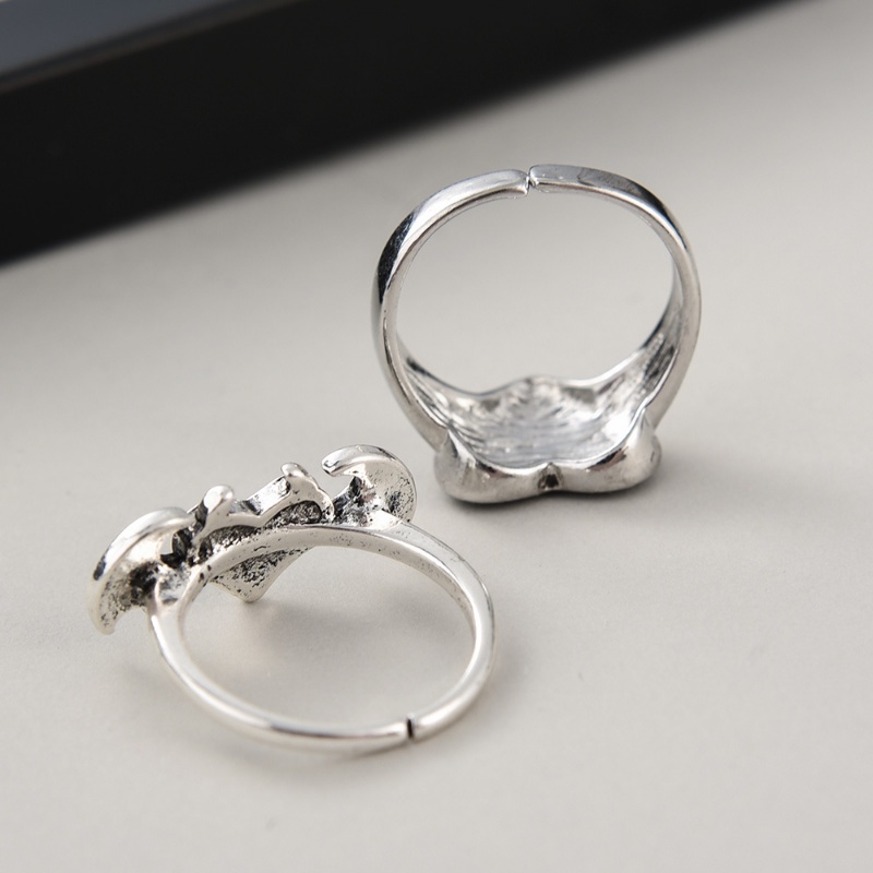 1pc Cincin Bentuk Sayap Iblis Bahan Alloy Warna Hitam Gaya Retro Punk Adjustable Untuk Unisex
