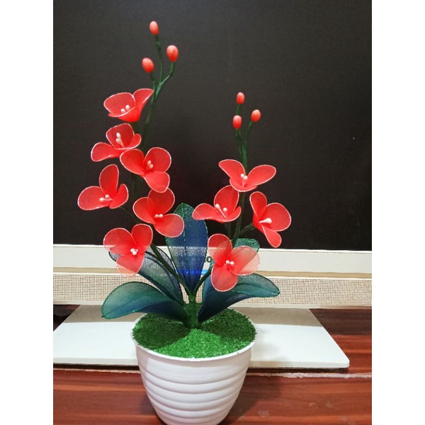 bunga  anggrek  bunga hias bunga stoking (handmad)