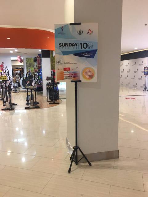 

klm Stand 2 sisi, alat display poster. Tripod besi