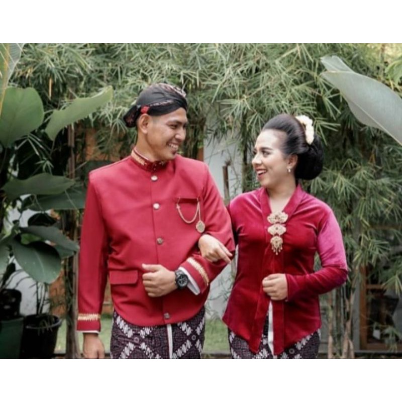 Paket Baju Prewed Sarimbit Couple Beskap dan Kebaya Bludru