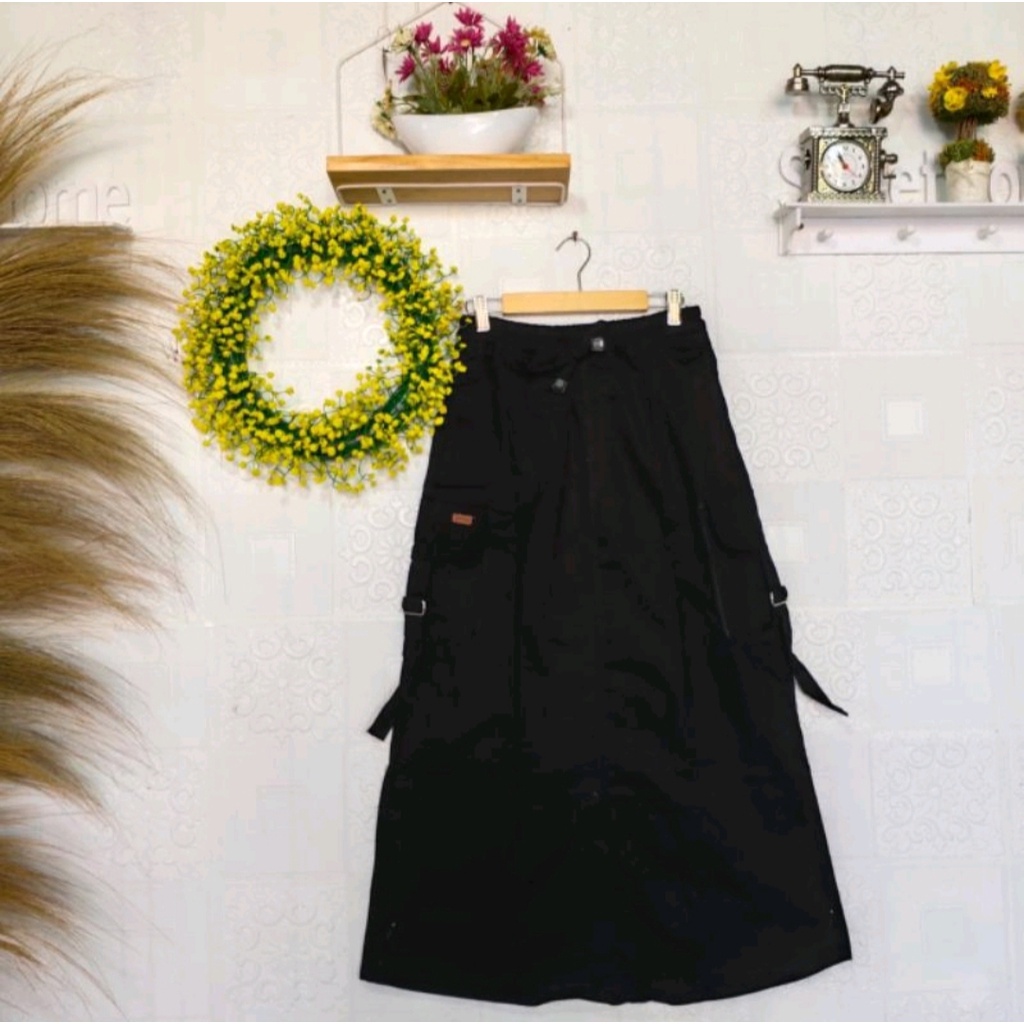 ROK CHINOS WANITA CARGO KEKINIAN // ROK WANITA JOGER // ROK WANITA KEKINIAN-HITAM