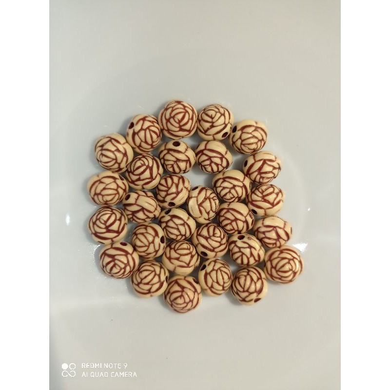 manik manik motif kayu