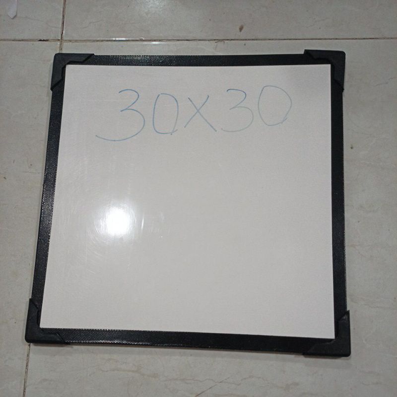 

whiteboard 30x30 / papan tulis anak