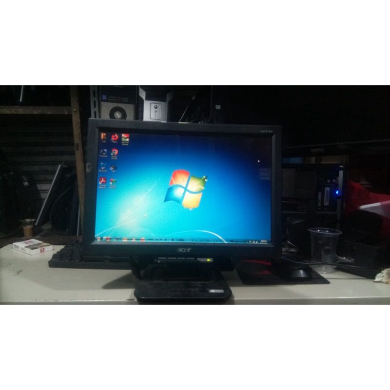 Lcd/Led Monitor 16/19inch Minus bergaris/dot, white spot