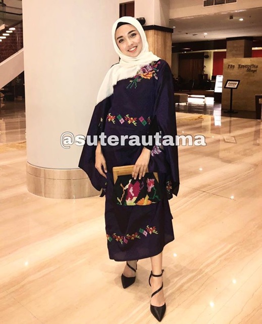 Sarung Tenun Bunga Lagosi