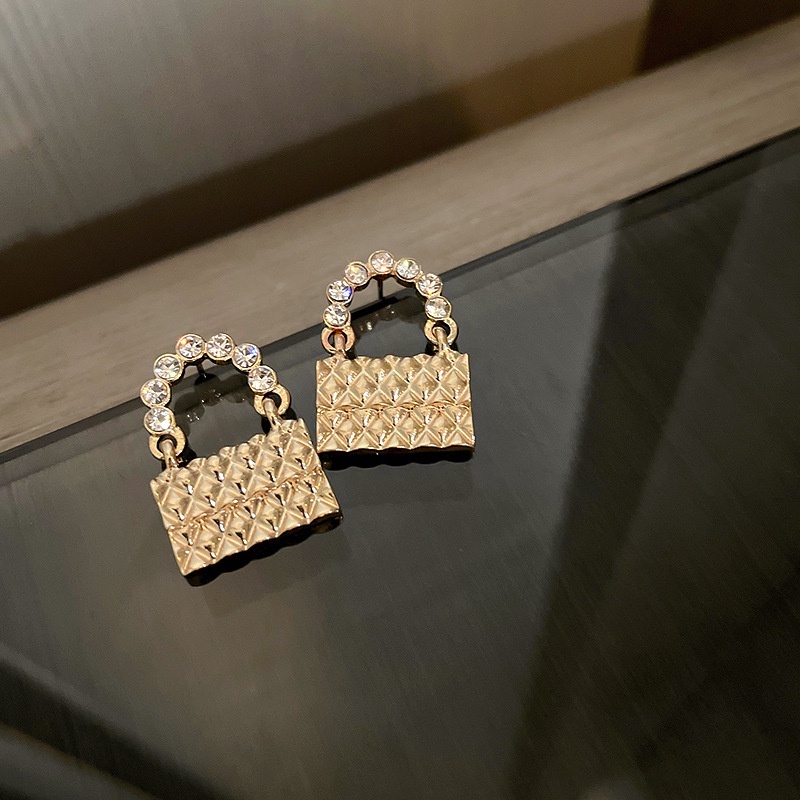 Anting Stud Silver Needle 925 Hias Berlian Gaya Retro Korea Untuk Wanita