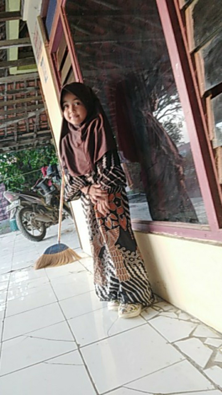 Bisa Pisah Batik Couple Keluarga Sania Ruffle Ori Ndoro Jowi Motif Japanese Orange  Batik Modern