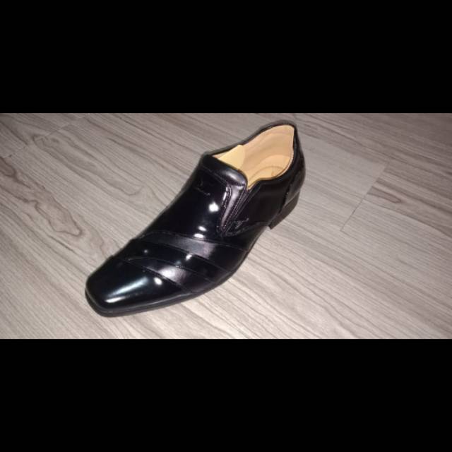 Sepatu Pria Kangaroo