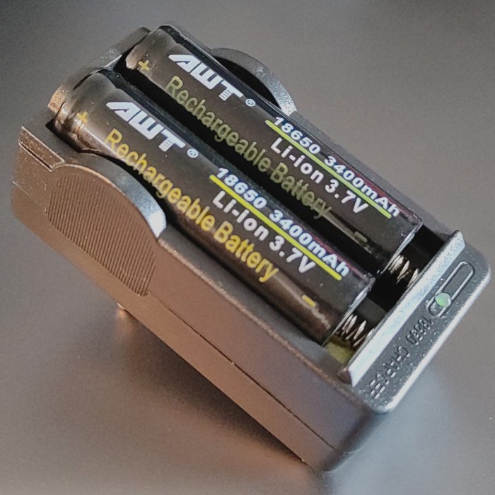 Charger Baterai Lithium ion 18650 2 Slot Battery Vape Senter Police