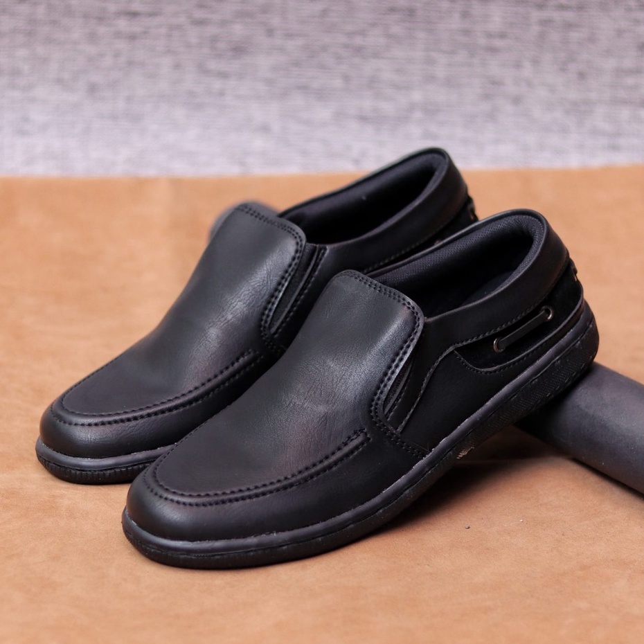 BUFF Sepatu Kasual Slip On Pria Semi Formal Kulit Sintetik Kerja Kantor Kuliah Simple Murah Anti Slip