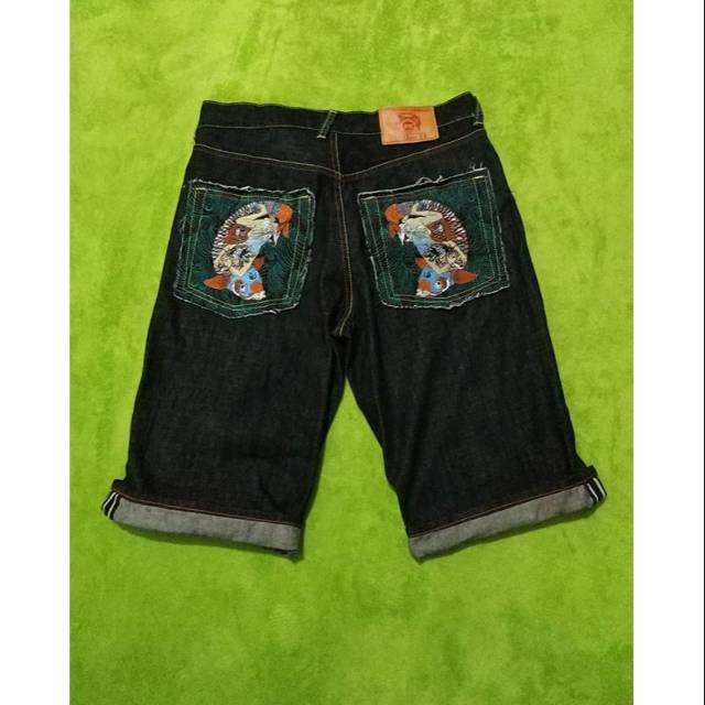 Celana pendek red monkey company