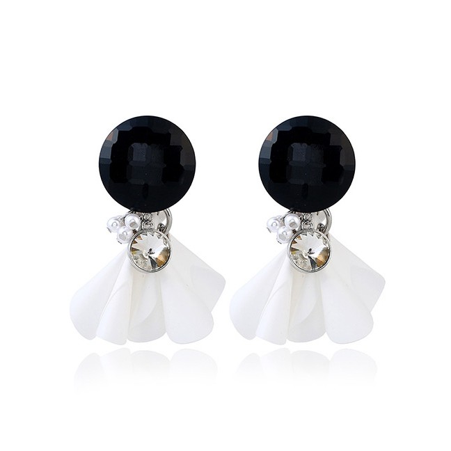 LRC Anting TusukFashion White Pearls&amp;diamond Decorated Simple Earrings