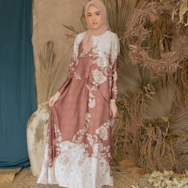 MAUMERE DRESS WEARING KLAMBY