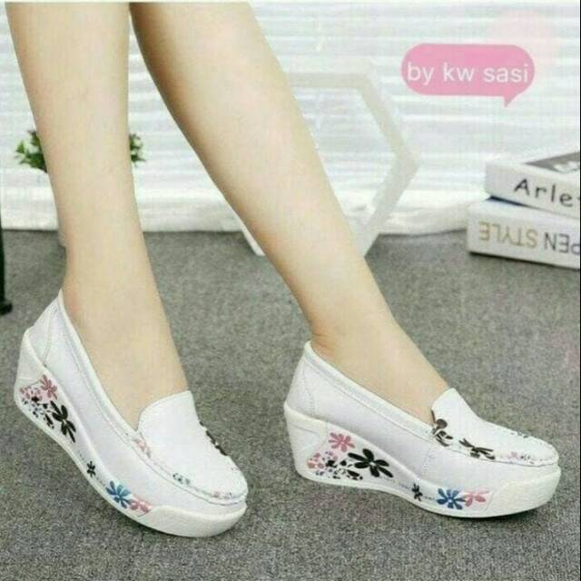 SLIP ON WEDGES FLORAL PUTIH