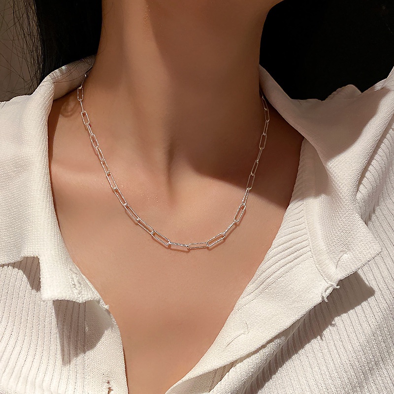 2pcs / Set Kalung Choker Rantai Tipis Warna Silver Untuk Wanita