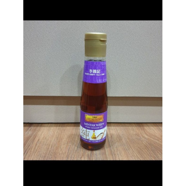 

Lee Kum Kee Pure Same oil Minyak Wijen Murni 207Ml