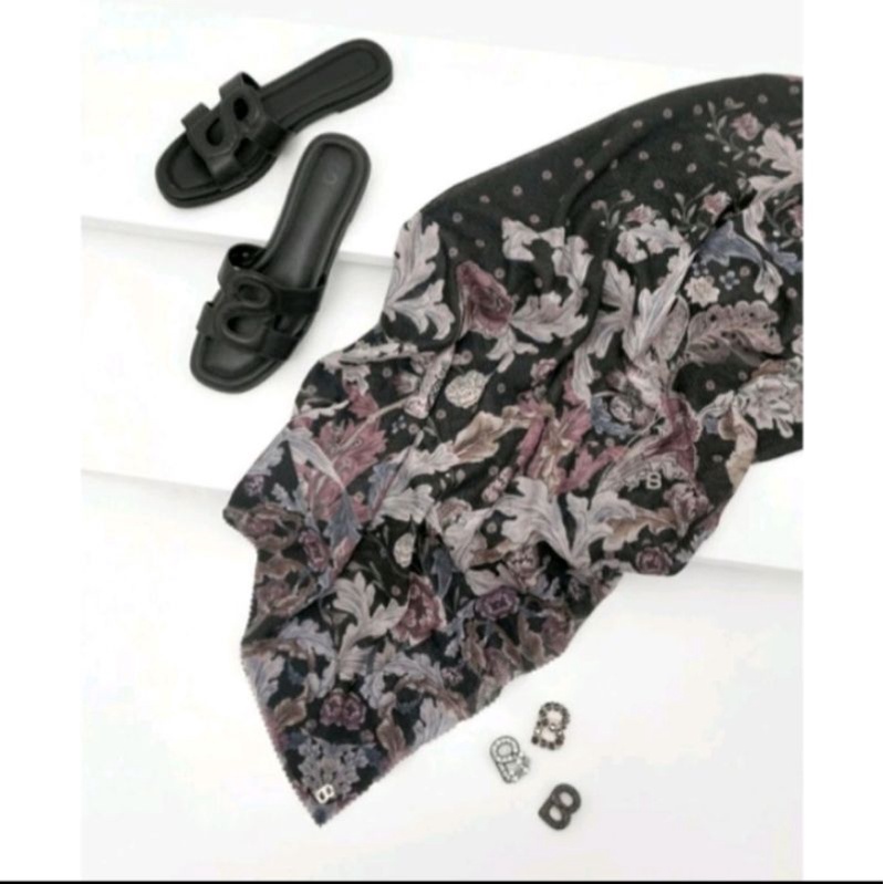 buttonscarves royale black