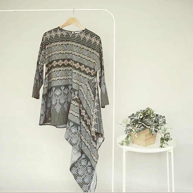 Bayan Top Ria Miranda