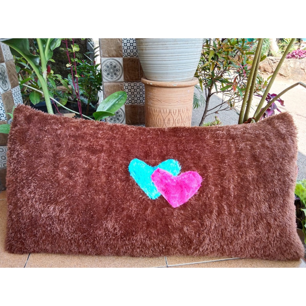 Sarung Bantal Cinta bulu jumbo panjang resleting motip uk 50x90