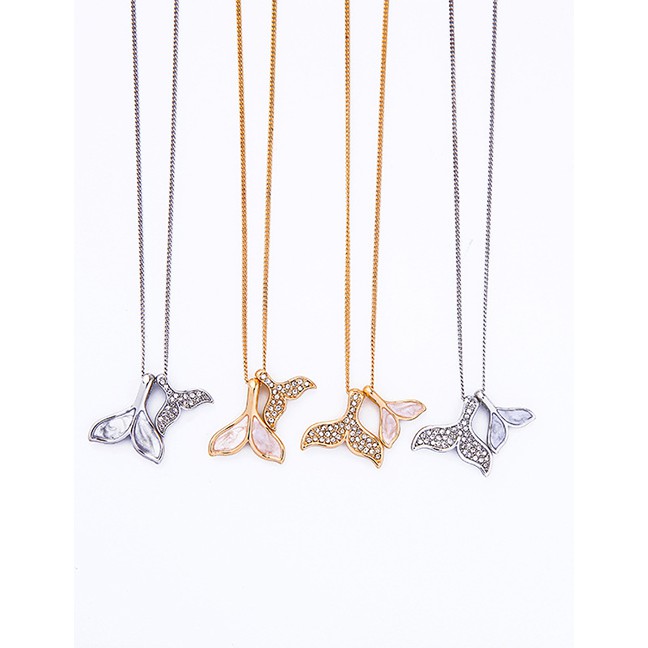 LRC Kalung Fashion Gold Alloy Diamond Double Fishtail Necklace F91431