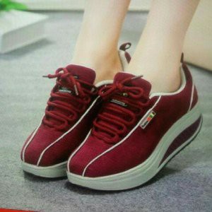 Dijual Sepatu Casual Sport Wanita Merah Maroon Diskon