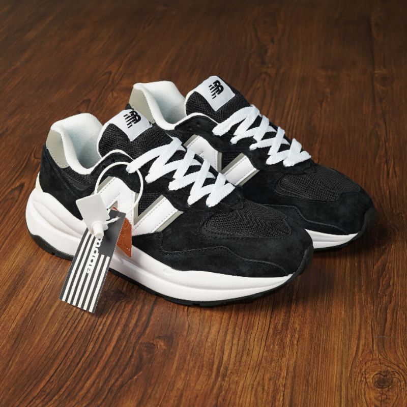 Sepatu Sneakers New Balance M5740CB Black/White 100% BNIB