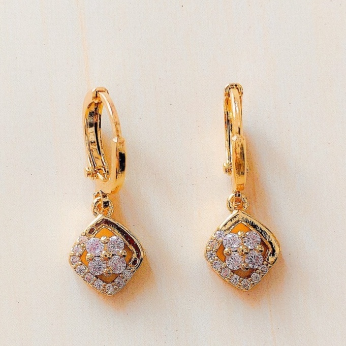 Anting Wanita Oval Drop Zirconia Gold Xuping