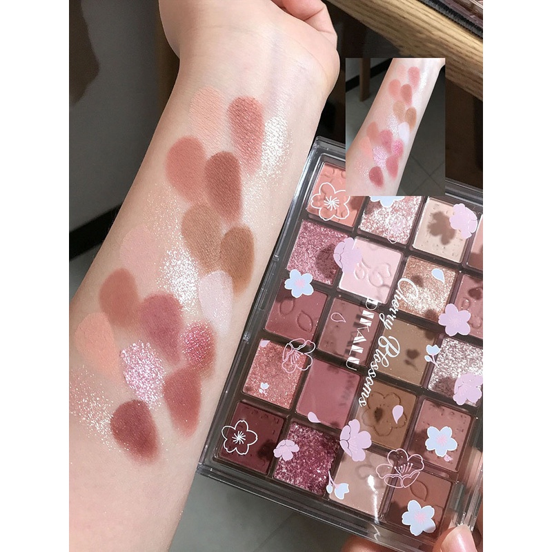 Eyeshadow Pallate Matte Glitter Cherry Blossoms Berkilau Tahan Lama 20 Warna