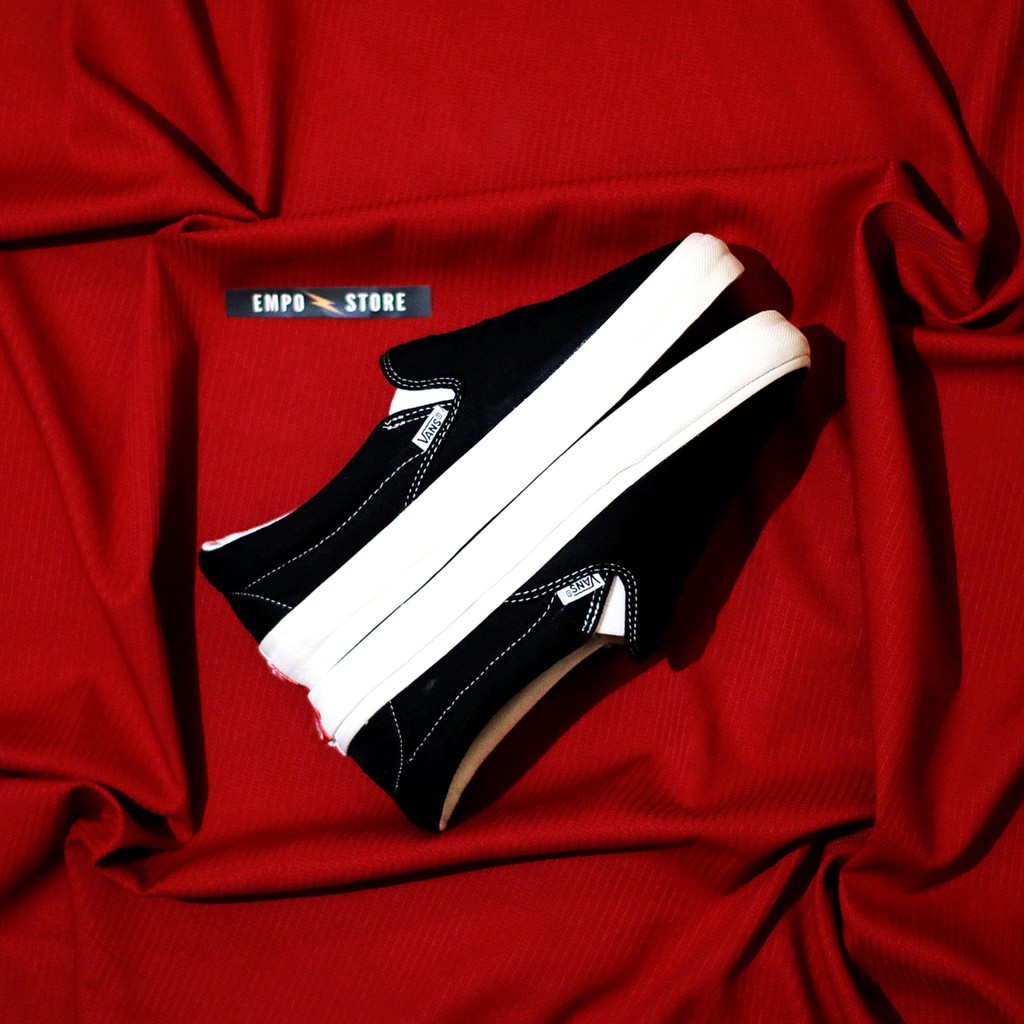 Sepatu Slip on Black White Classic / Sneakers Slip On Hitam Putih