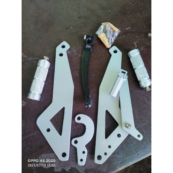underbone plat besi/step underbone suzuki satria fu pnp karbu/injeksi tebal 6mm