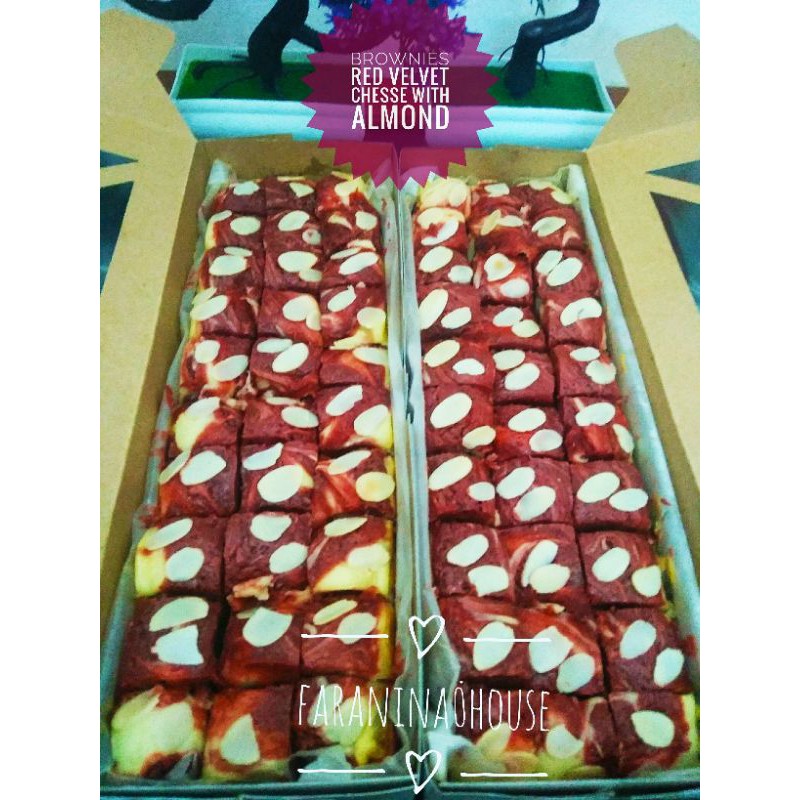 

Brownies Red Velvet Cheese with Almond