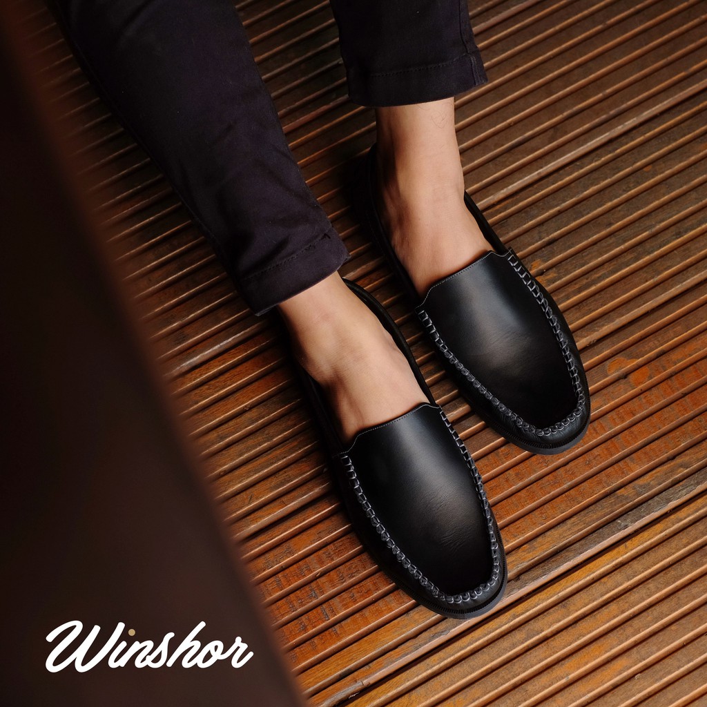 601 - Winshor - Alister Black - Sepatu Casual Slip on