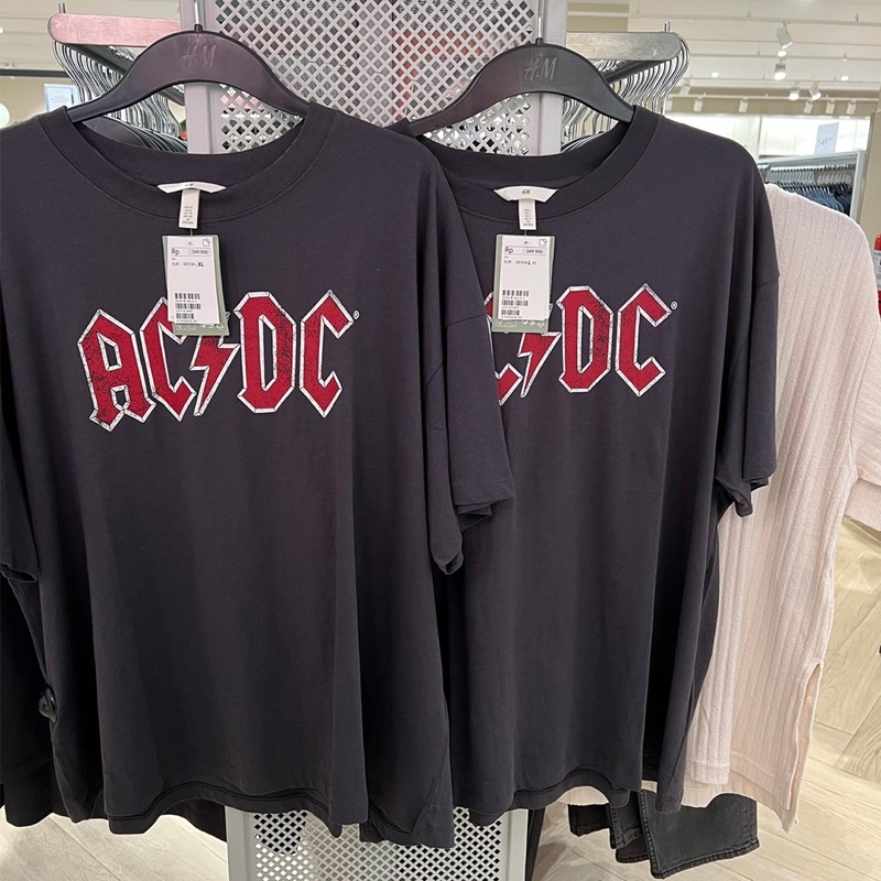 KAOS BAND ACDC &gt; ACDC BACK PRINT &gt; ACDC &gt; PINK FLOYD  &gt; ORIGINAL BY H&amp;M