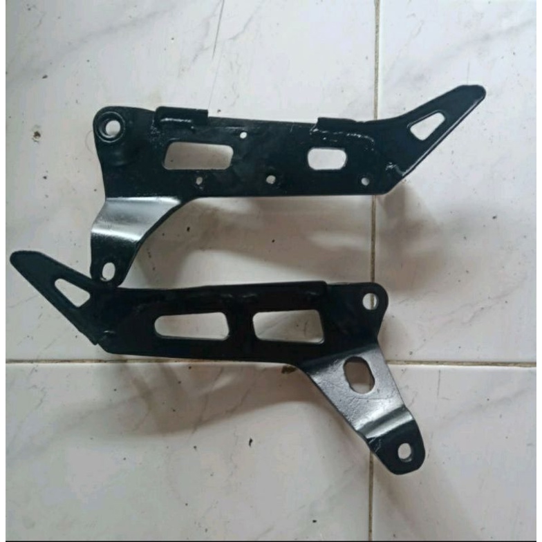 Dudukan Postep Footstep Pijakan Kaki Belakang Motor Yamaha Fiz R Force One Vega R Lama Original