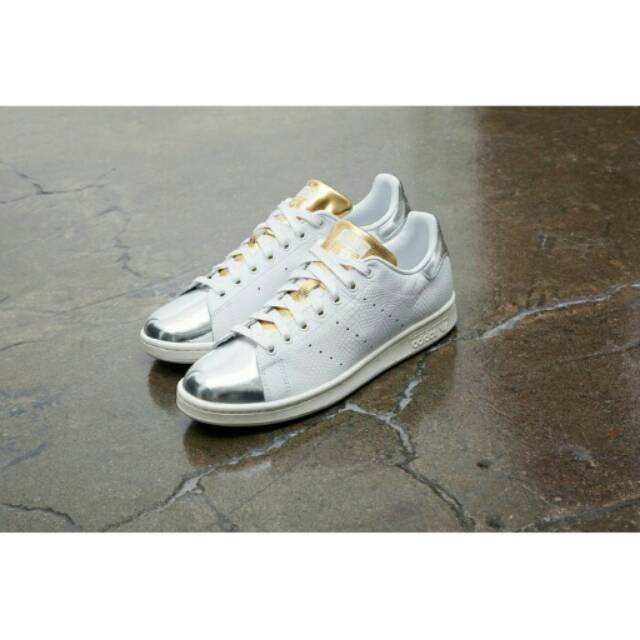 Sepatu adidas stan smith silver gold