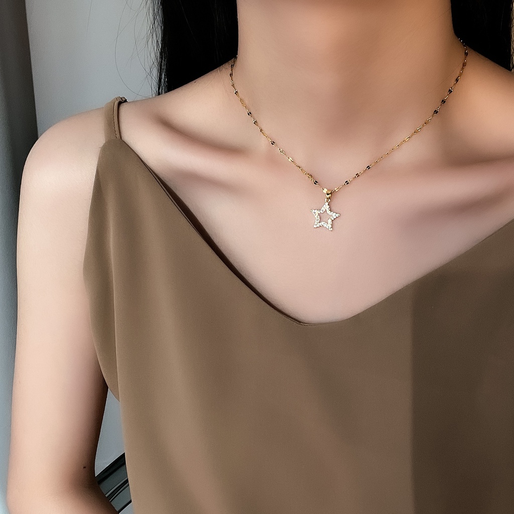 Fashion Korea Bintang Berujung Lima Mikro Bertatahkan Liontin Baja Titanium Emas Perempuan Kalung