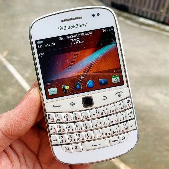 BLACKBERRY DAKOTA 9900 HP JADUL SECOND ORIGINAL KLASIK LAYAR SENTUH KAMERA MUSIK NOSTALGIA