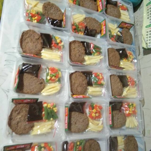 

Steak beef ada 2 varian rasa (ori dan lada hitam )