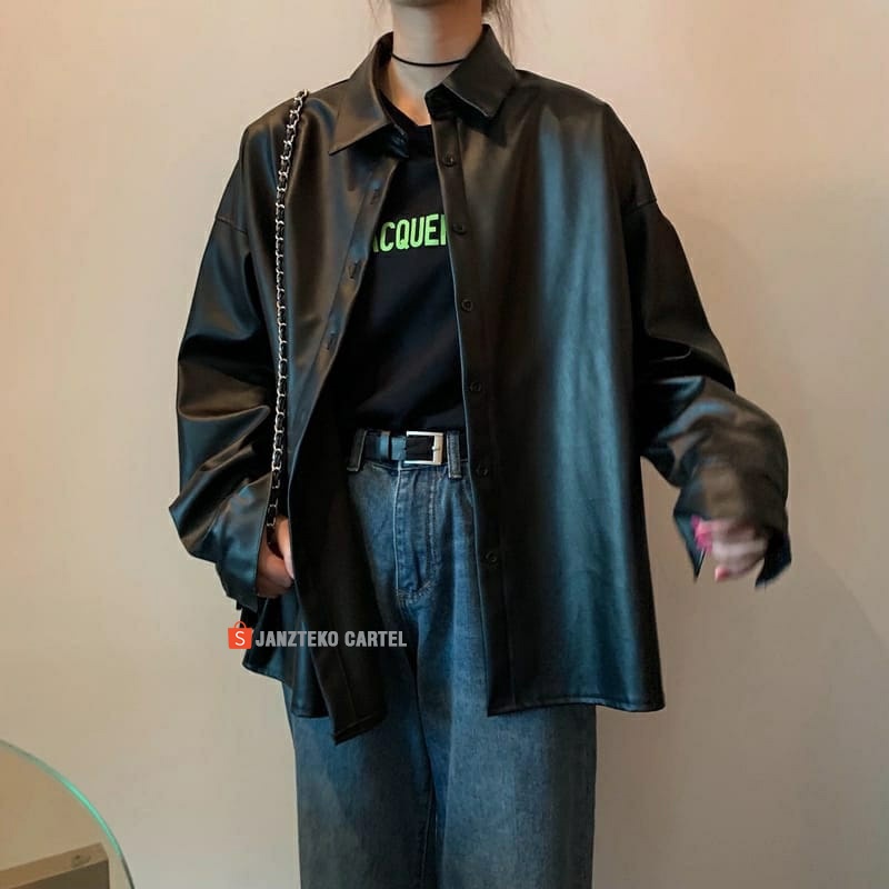 JNK x QUEN - Jaket Wanita Oversize Bahan Kulit Sintetis Leather Jacket Premium Original Bigsize Jumbo Perempuan Model Kerah Kemeja Blazer Kancing Cewek Remaja Anak Muda Korea KPOP Klovers Blezer Jeket Besar Polos Keren Casual Kerja Kantor Formal OOTD Ori
